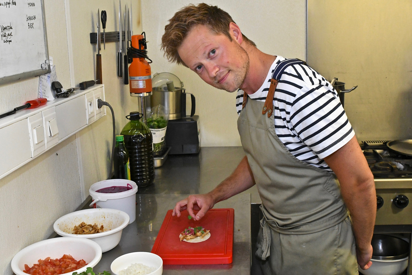 Mathieu Vanneste van Lamon Traiteur mag donderdag taco's klaarmaken voor de Rode Duivels.