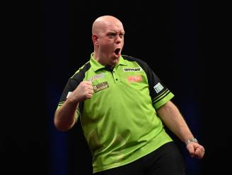 Michael van Gerwen behaalt eerste Premier League-weektitel na zinderende finale: ‘De weg is nog lang’