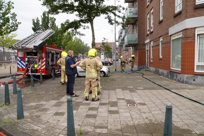Twee mensen zouden brandwonden hebben opgelopen, een derde persoon ademde rook in.