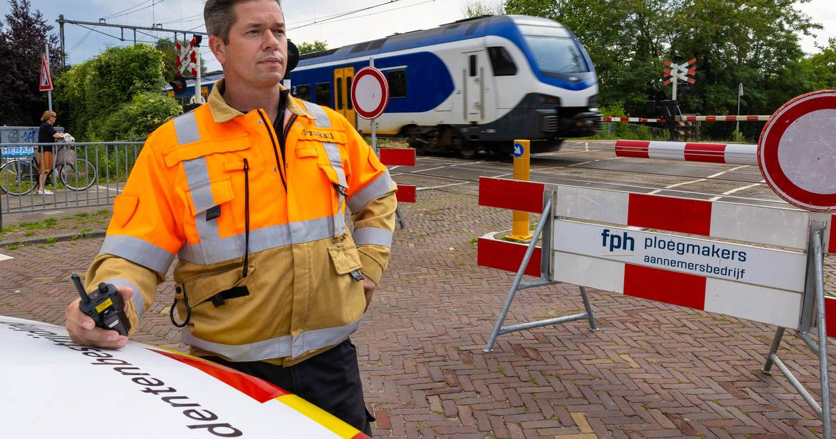Incidentenbestrijders van ProRail krijgen het steeds drukker: ‘In één week drie ongevallen, dat hakt er wel in’.