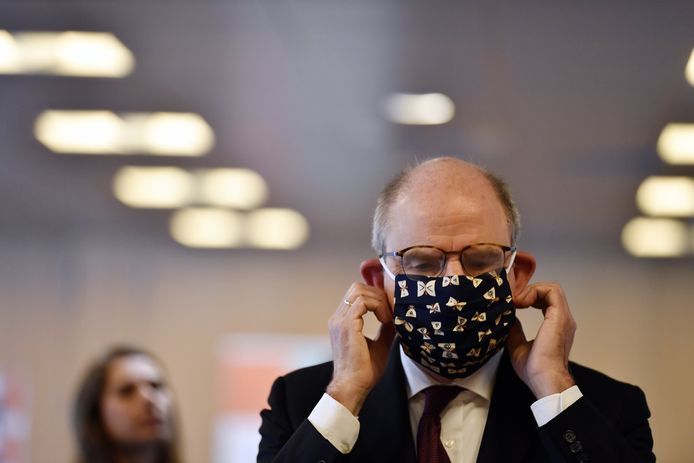 Minister Koen Geens (CD&V) testte vorige week een mondmasker uit.