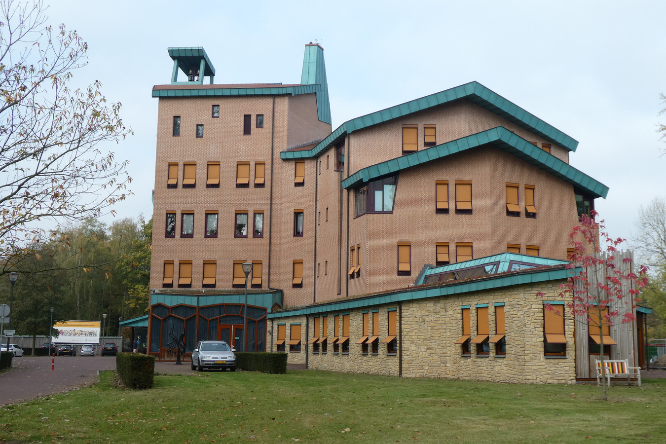 In het gemeentehuis van Sint-Michielsgestel wordt de nieuwe multifunctionele accommodatie De Meander gebouwd.