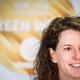 Ireen Wüst alleen voor de foto naar Rijksmuseum