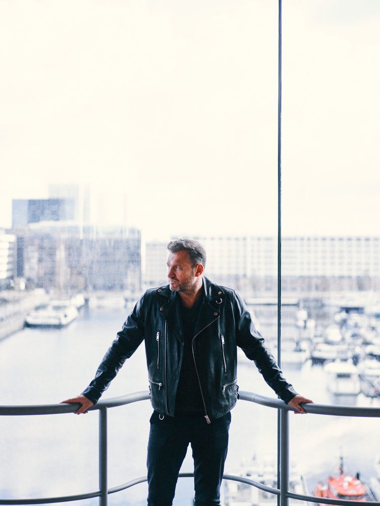 Wout Bru: 'Mijn vrouw zegt soms: uw werk komt op de eerste plaats, pas daarna komen de kinderen en ik.' Beeld Thomas Sweertvaegher