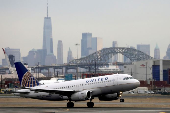 Een vliegtuig van United Airlines stijgt op in New York. Archiefbeeld.