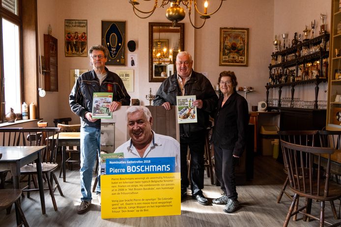 Van links naar rechts: Rik De Bondt van het heemmuseum, tekenaar Pierre Boschmans en zijn echtgenote Marie-Louise Van Dorst.