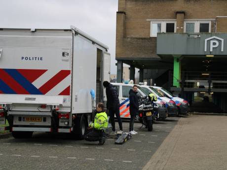 Automobilist rijdt pylonnen politie omver bij controle in Lelystad (en valt door de mand)