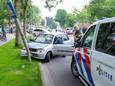 De auto klapte op een verkeerspaal ter hoogte van de Lepelaarssingel.