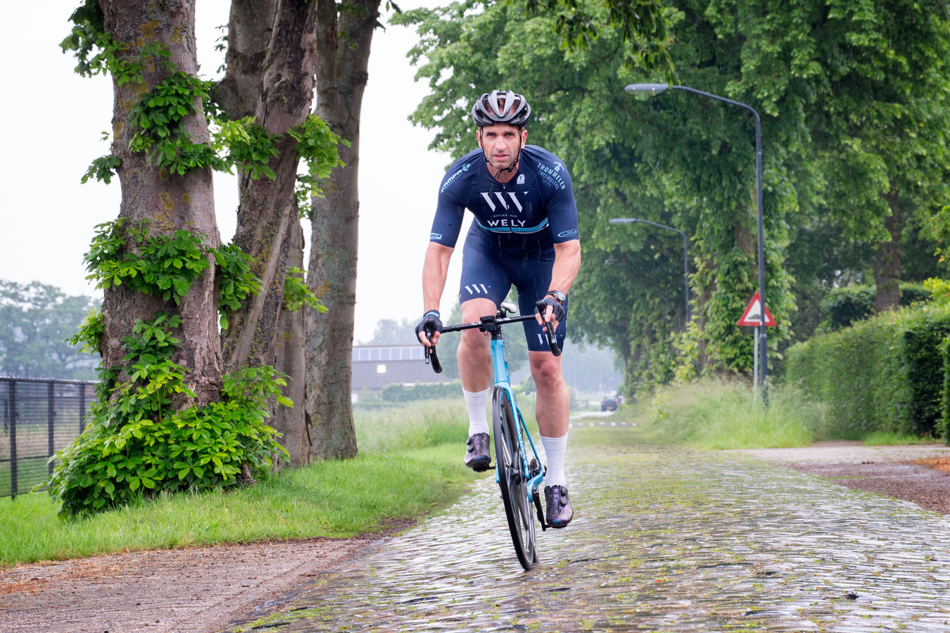 Sander fietste met drie vrienden op één dag door alle Nederlandse ...