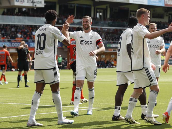 Ajax verdedigt vijfde plek eredivisie met ruime overwinning, Volendam degradeert