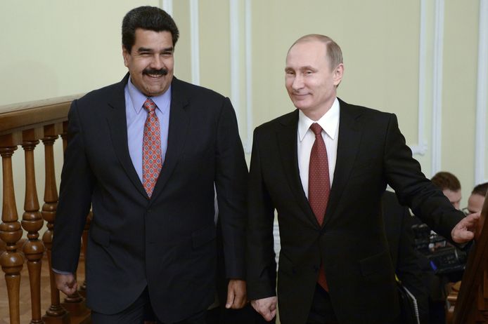 De Venezolaanse president Nicolas Maduro (links) en zijn Russische tegenhanger Vladimir Poetin (rechts).