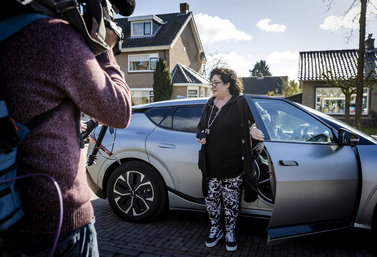 BBB-leider Caroline van der Plas voorafgaand aan het uitbrengen van haar stem voor de Provinciale Statenverkiezingen.  Beeld SEM VAN DER WAL/ANP