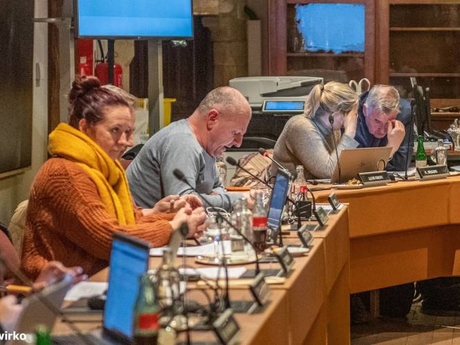 Oppositie verhoogt druk op burgemeester D’Haese (N-VA): “Een deel van de straatverlichting brandt weer, maar het is echt niet voldoende.”