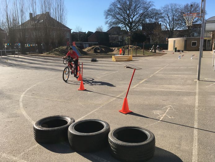 Het fietsparcours, opgesteld op basisschool Sancta Maria in Gentbrugge
