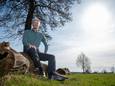 Harry Mouris wil van het weiland dat jarenlang is bemest en bespoten een insectenparadijs maken.