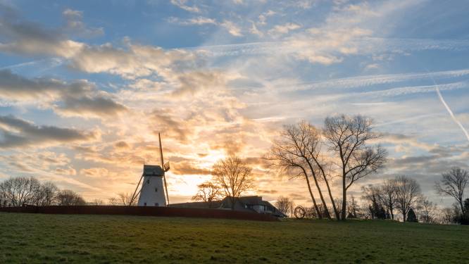 WEERBERICHT. Bewolkte maar overwegend droge dag met temperaturen tot 11 graden