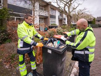Inspecteurs in Wijk bij Duurstede op pad om te checken of er gesjoemeld wordt met restafval in kliko's