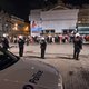 Politie zet traangas in om relschoppers op Beursplein uiteen te drijven