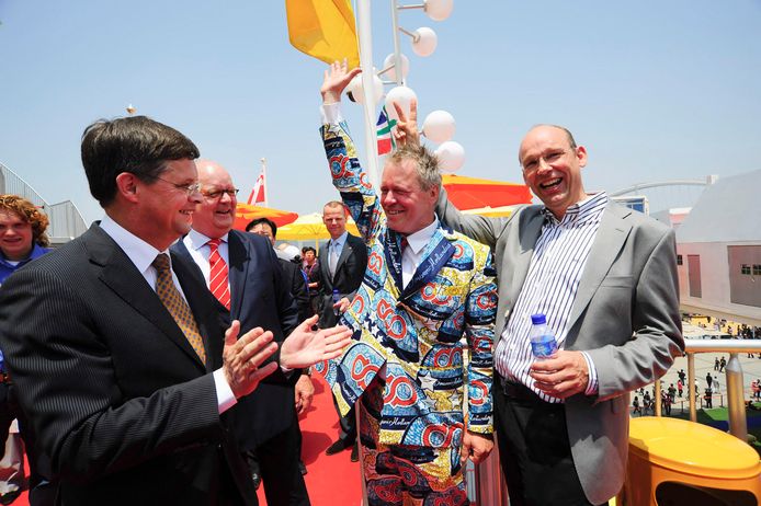 Rechts op de foto Rijk Blok met naast hem John Körmeling, tijdens de opening van Happy Street in Shanghai in 2010. Links: voormalig premier Jan-Peter Balkenende.