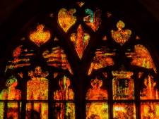 Oorlogsraam uit Tilburg wacht in Rotterdamse kerk op publiek: ‘Ziedend vuur waar je voor terugdeinst’