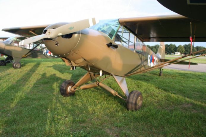 Deze piper cub was betrokken bij het ongeluk in Willemstad. Dit is de PH-RED Piper PA-18-125 Super Cub (1950).