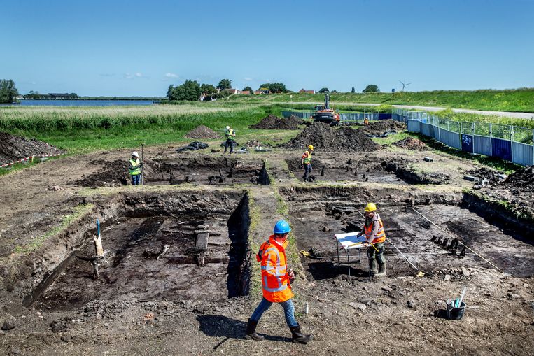 De archeologische dienst heeft de resten gevonden van een eeuwenoude boerderij. Beeld Jean-Pierre Jans