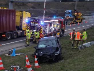 Bestuurder levensgevaarlijk gewond bij kop-staartbotsing ter hoogte van Beverentunnel