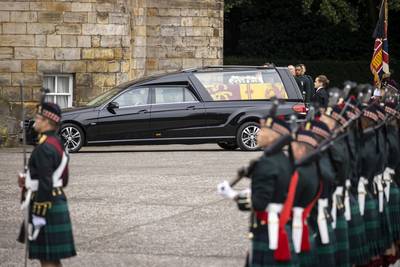 Zeer strenge regels voor VIP-gasten op begrafenis Queen: “Joe Biden kan je toch niet op een bus steken?”