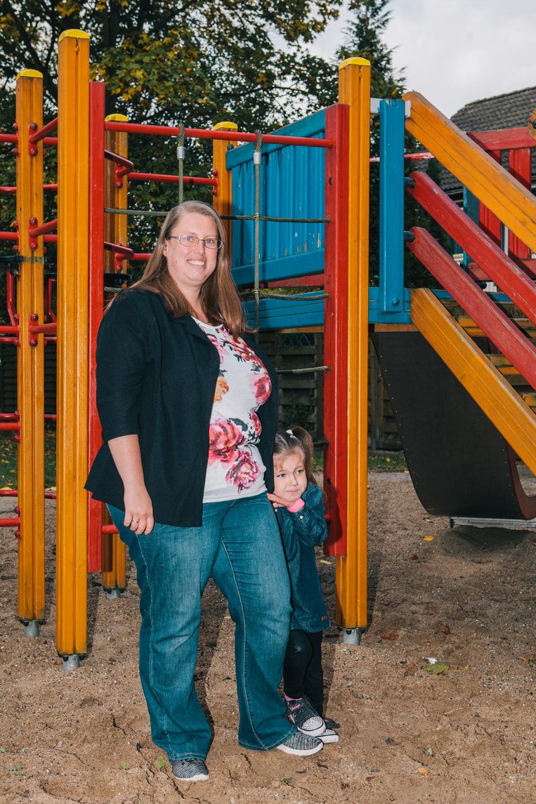 Linda van Aken met dochter Anna-Sophia. Beeld Marcel Wogram