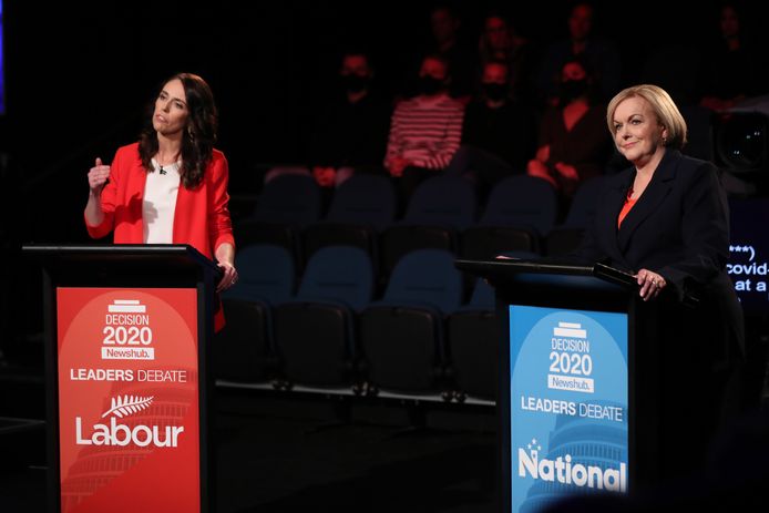 Jacinda Ardern (Labour) en Judith Collins (National) tijdens het tweede leiderschapsdebat.