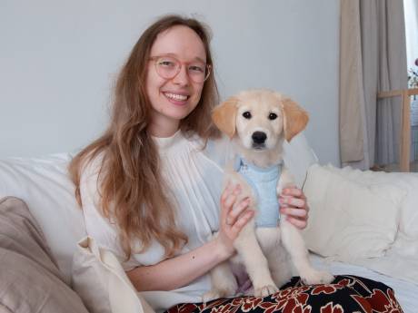 Margriet (26) komt amper nog buiten door ziekte: ‘Als ik huis uit ga, draag ik een helm en zonnebril’
