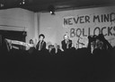 Sex Pistols in Effenaar, met links achter Sid Vicious de langharige Max Steenberghe