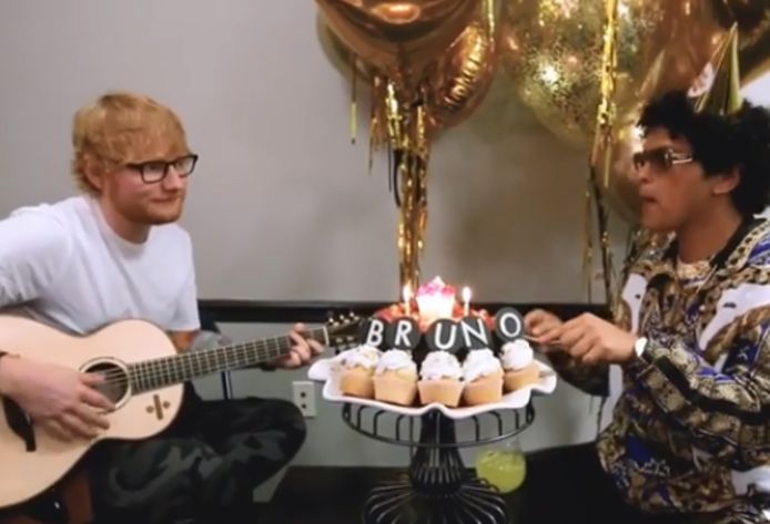 Ed Sheeran Zingt Voor Verjaardag Bruno Mars Show Tubantia Nl