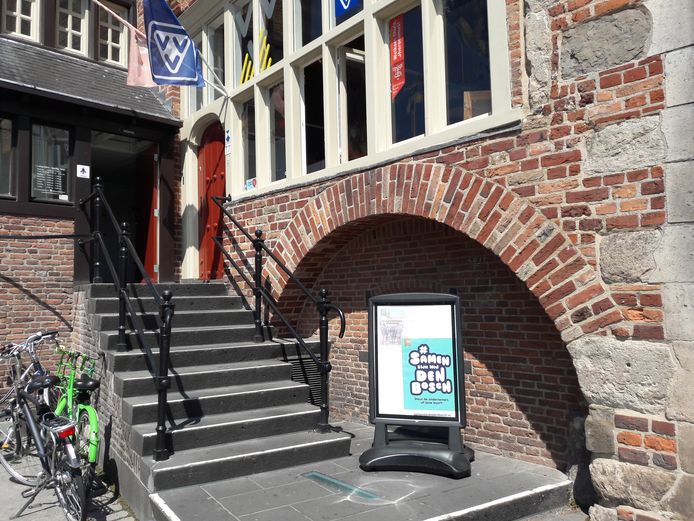 Ingang van de VVV-vestiging in Den Bosch.