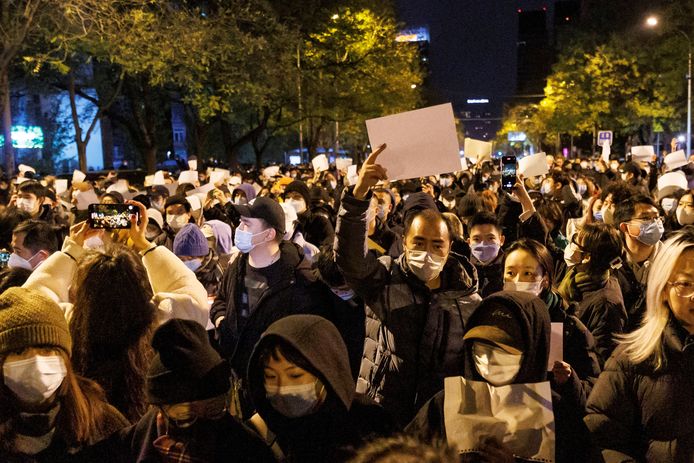 Mensen kwamen op straat uit protest tegen de draconische coronamaatregelen van de Chinese overheid.