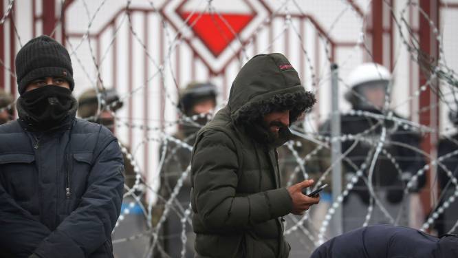 Poolse grenswacht verhindert migranten om Polen binnen te komen