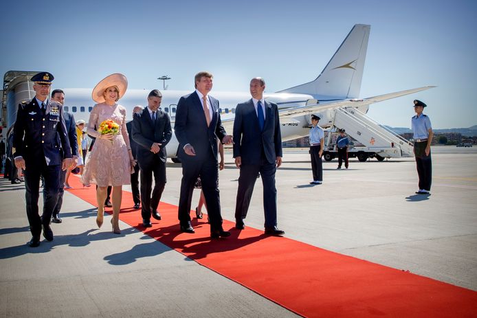 Het koningspaar arriveert in Rome.