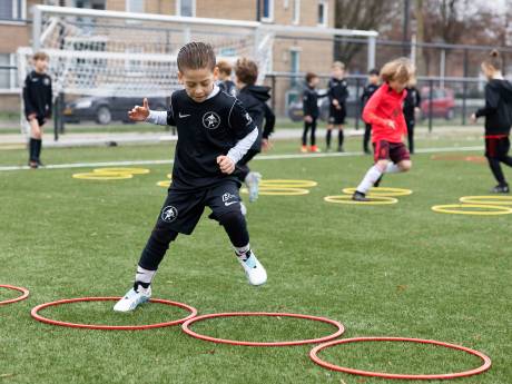 Jayden is pas 6 jaar, maar vier topclubs vechten al om zijn handtekening: ‘Nog nooit meegemaakt’ 