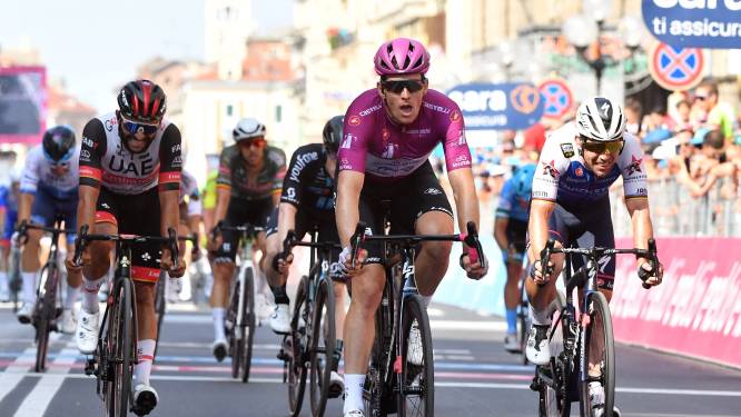 Vluchters kilometer voor finish ingerekend, Arnaud Démare wint derde etappe in deze Giro