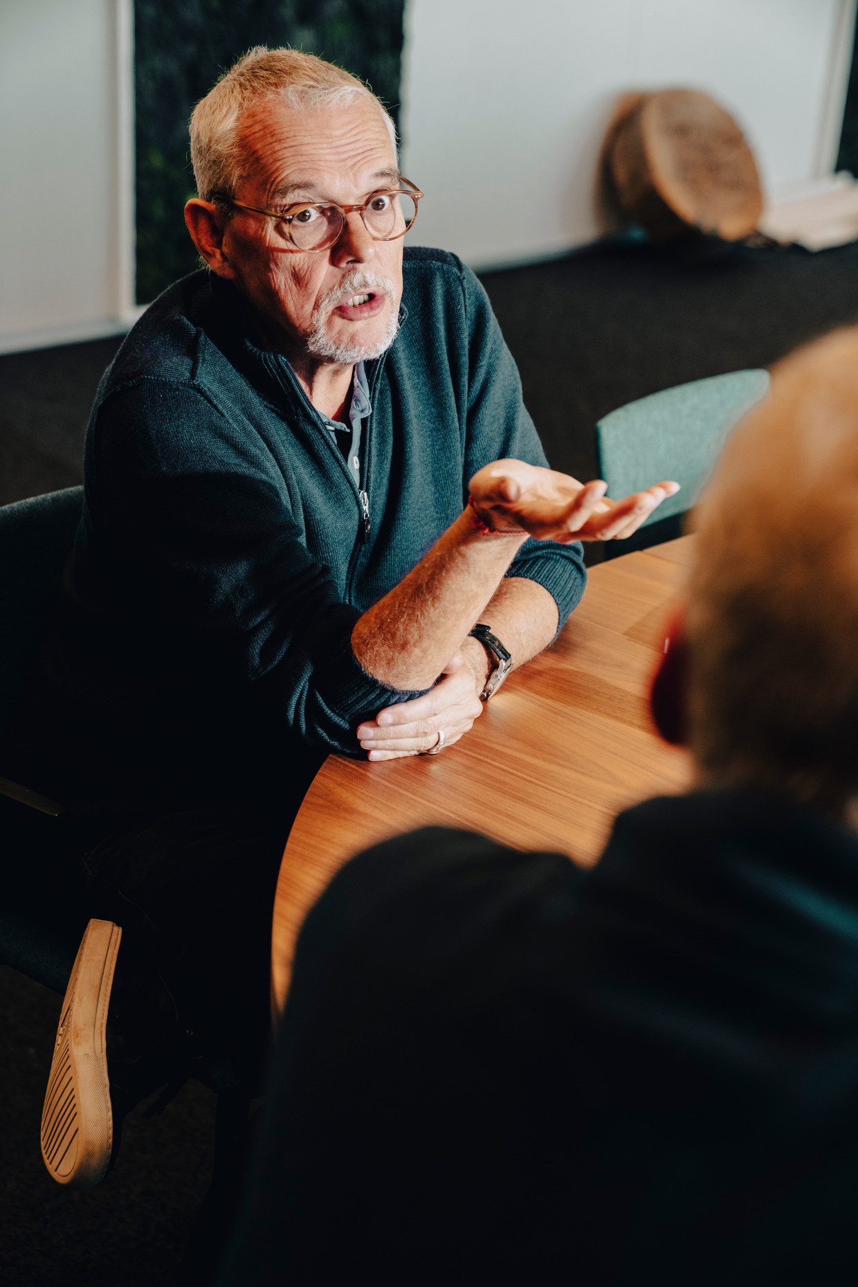 'Tijdens het mediteren laat ik mijn toekomstige of voorbije dag door mijn hoofd, hart en buik vloeien. Ik voel dan fysiek waar het wringt.' Beeld © Stefaan Temmerman