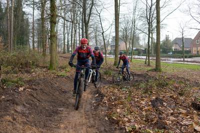 Mountainbiken met de Bosduvels door Laarbeekse bossen