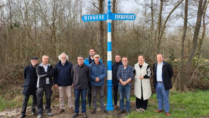 Historische Eikevlietse wegwijzers in ere hersteld: “Mooie samenwerking met al even mooi resultaat”