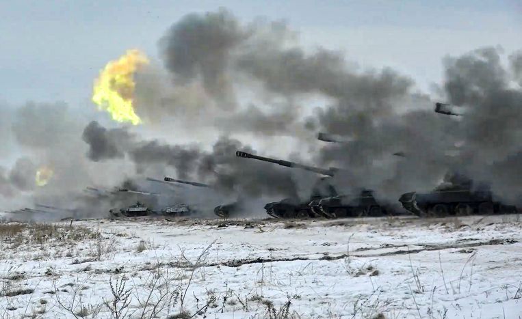 Beeld uit een video van een militaire oefening van het Russische leger.  Beeld AP