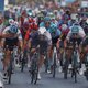 Jakobsen knalt in sprint tegen toeschouwer en ontsnapt aan nieuw drama