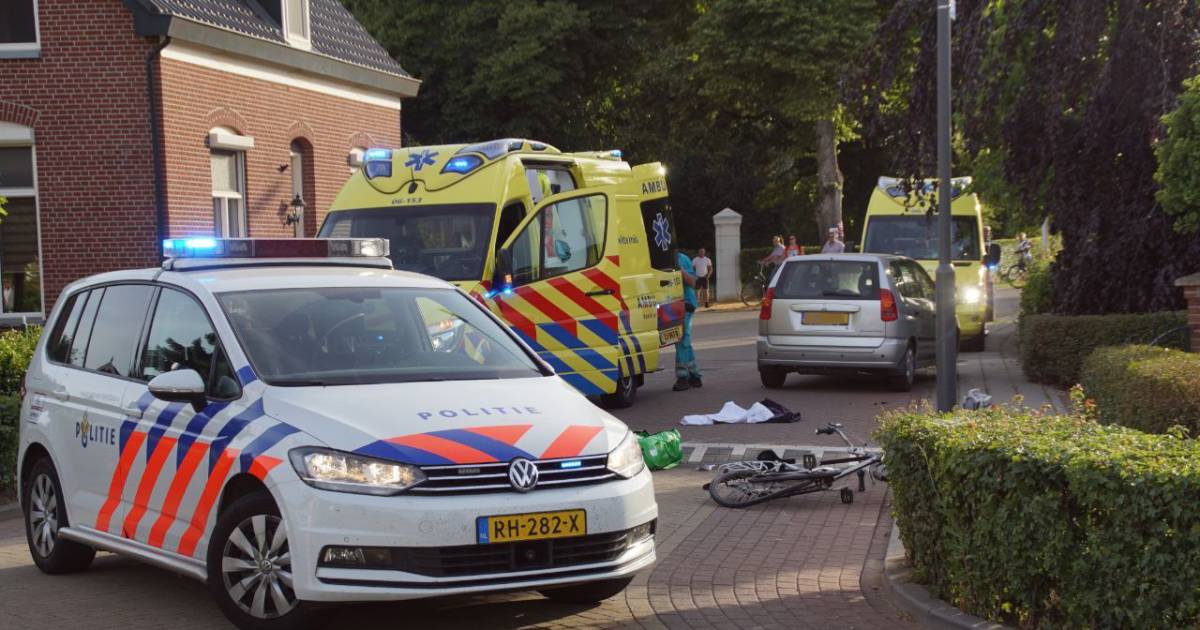 Fietser gewond bij aanrijding in Gendringen, traumahelikopter rukt uit.