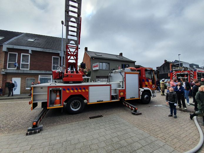 De brandweerzone Taxandria hield zondag een brandweeroefening in het centrum van Lille met de korpsen van Beerse en Vosselaar, maar ook met vrijwilligers die zich al aangemeld hebben voor de nieuwe brandweerpost Lille.