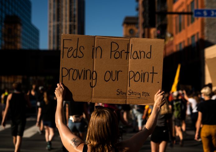 Woedende Moeders Portland Vormen Een Muur Tegen Politiemacht Buitenland Ad Nl