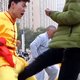 Laat u vrijwillig in uw kloten trappen met 'Iron Crotch Kung Fu' (filmpje)