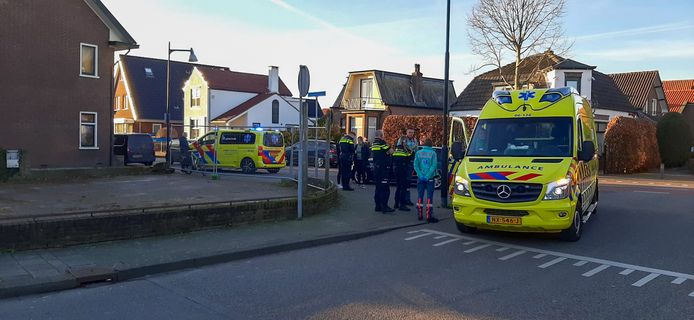 De hulpdiensten kwamen ter plaatse om de oudere man te helpen.