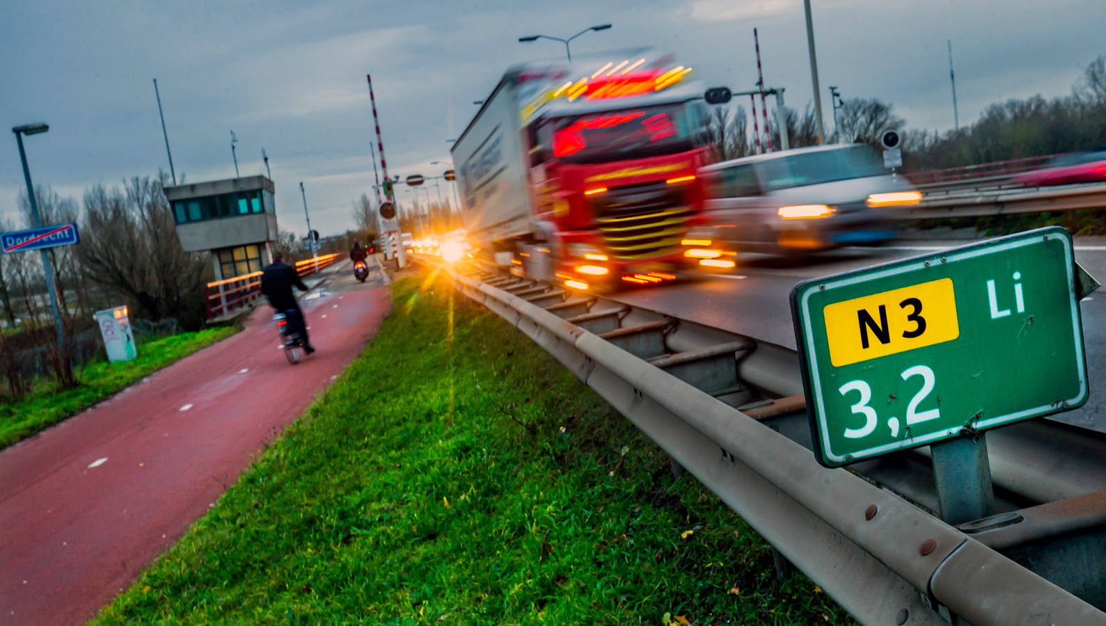 Is een nieuwe laag asfalt op de N3 genoeg? Nulmeting moet uitsluitsel ...